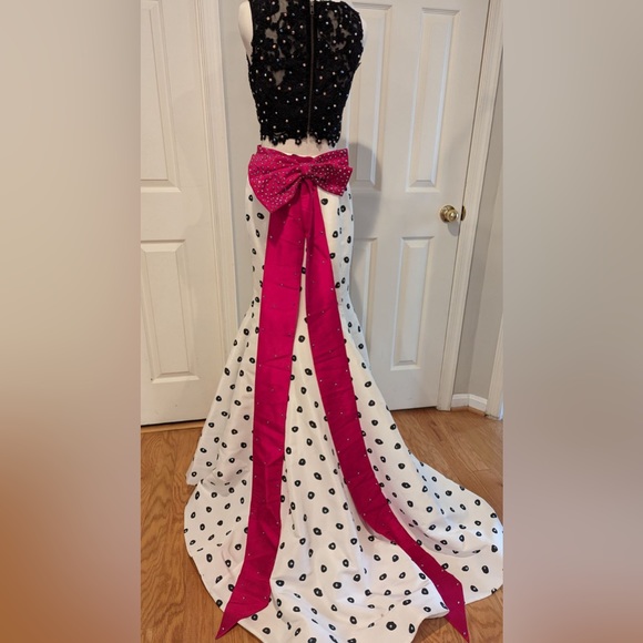 Sherri Hill two piece polka dot set size 4 with custom stones and bow - Picture 3 of 5